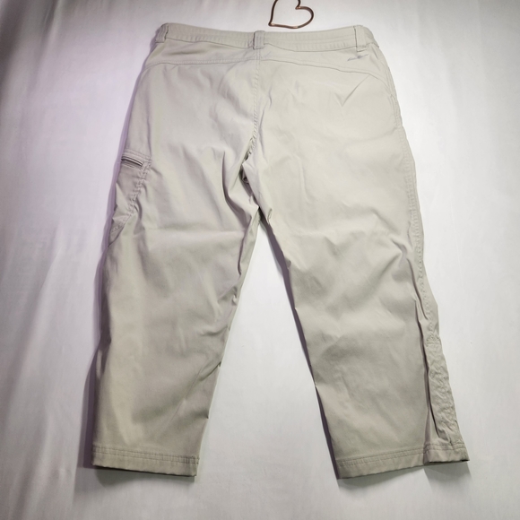 ⭐️Eddie Bauer Rainer Tech Capris – Women’s Size 10 – Beige Hiking / Travel - Picture 3 of 12